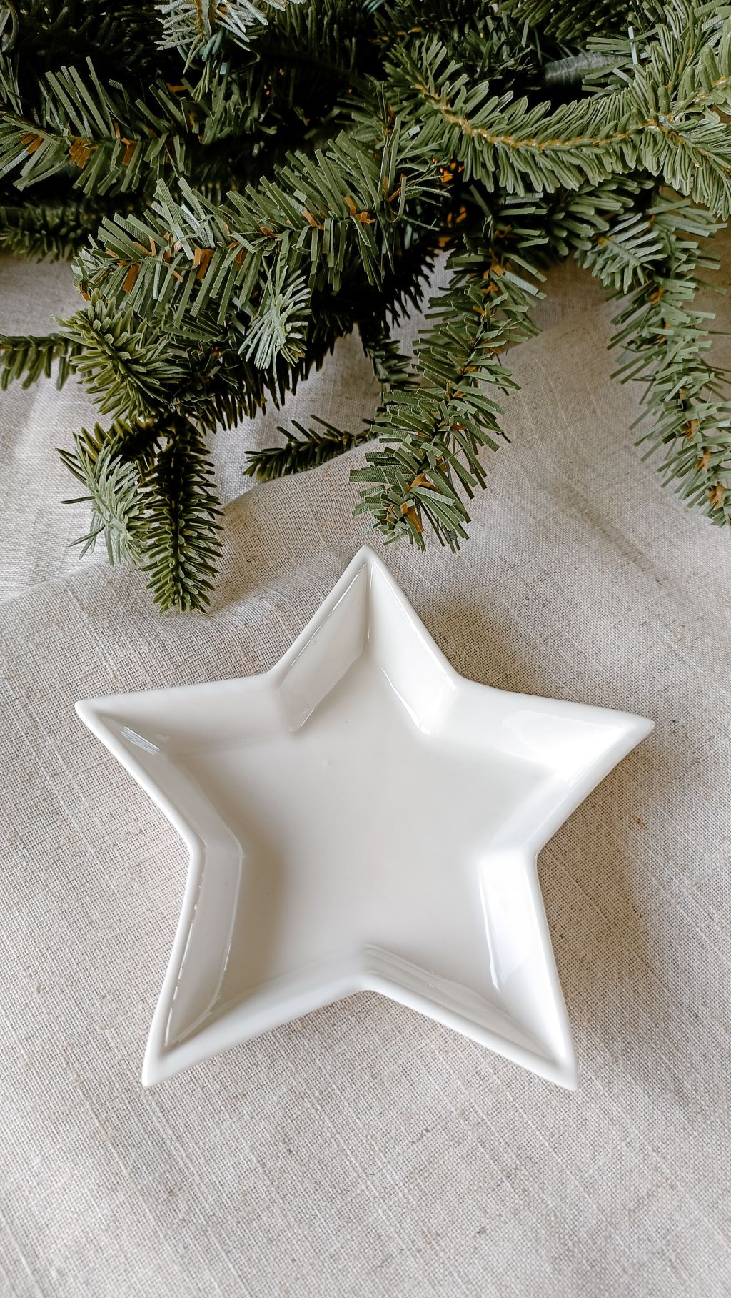 Single star dip dish, perfect for Christmas nibbles